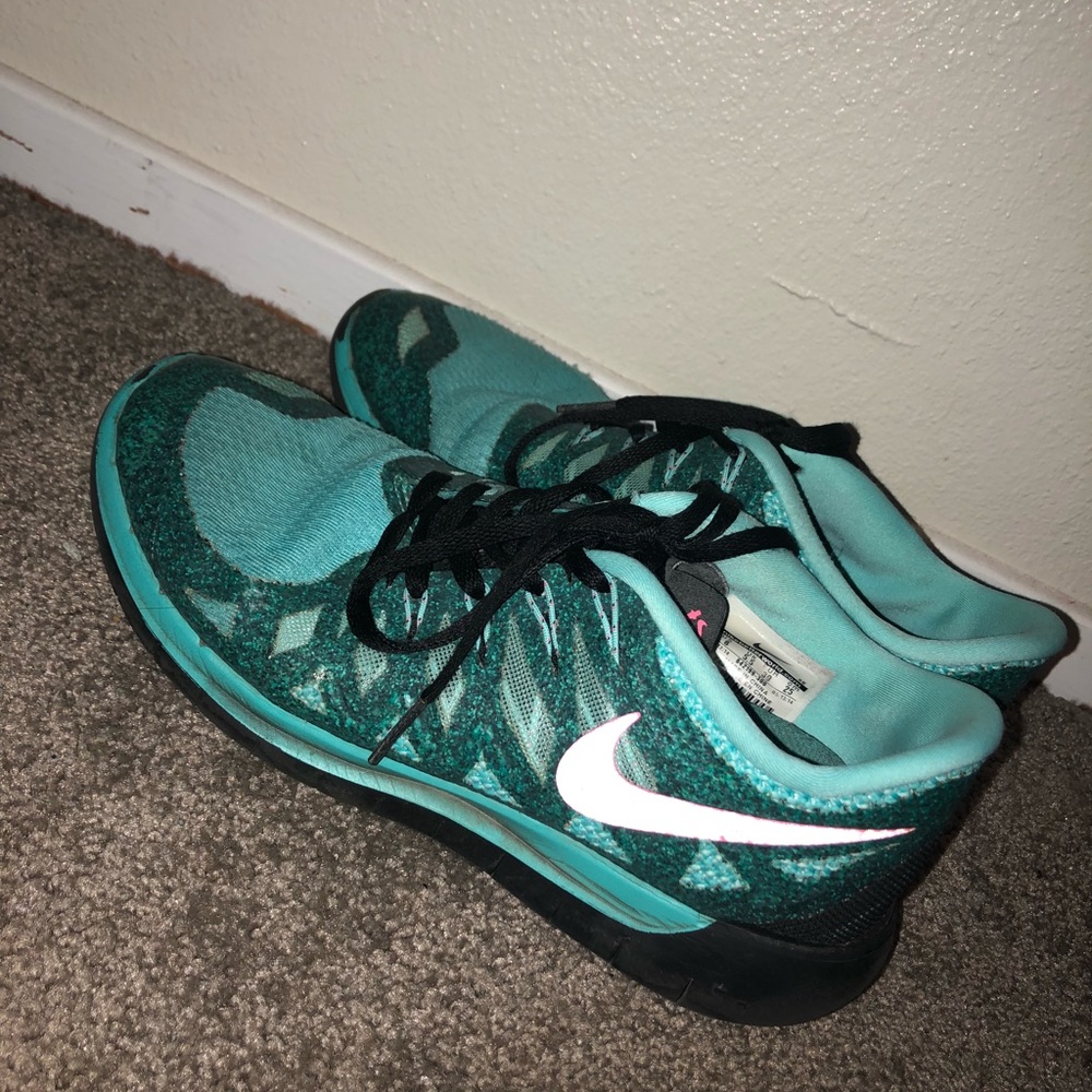 NIKE RUNNING SHOES - Picture 3 of 4